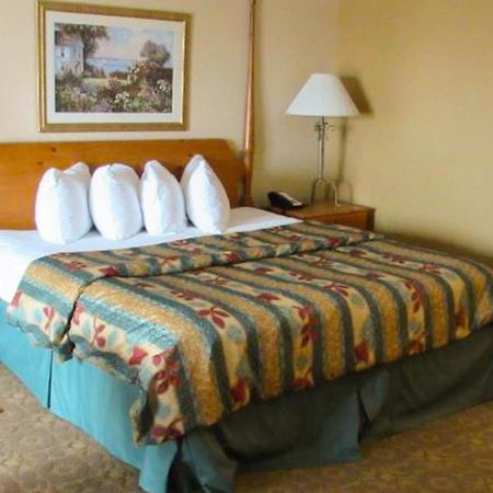 Magnuson Grand Pioneer Inn And Suites Escanaba Exteriör bild