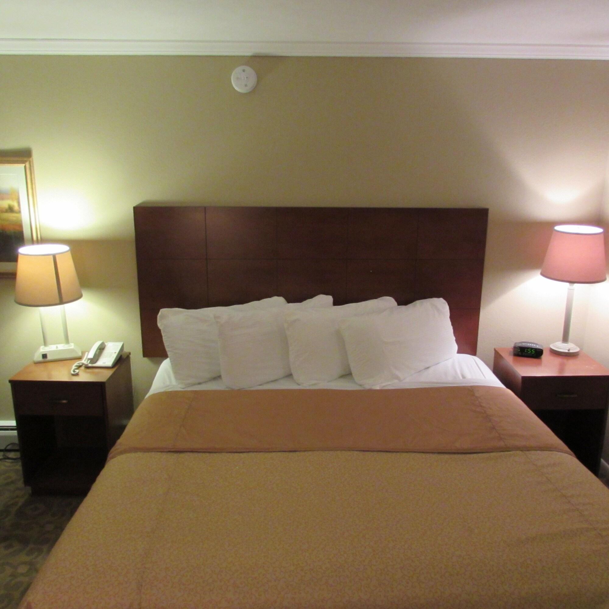 Magnuson Grand Pioneer Inn And Suites Escanaba Exteriör bild