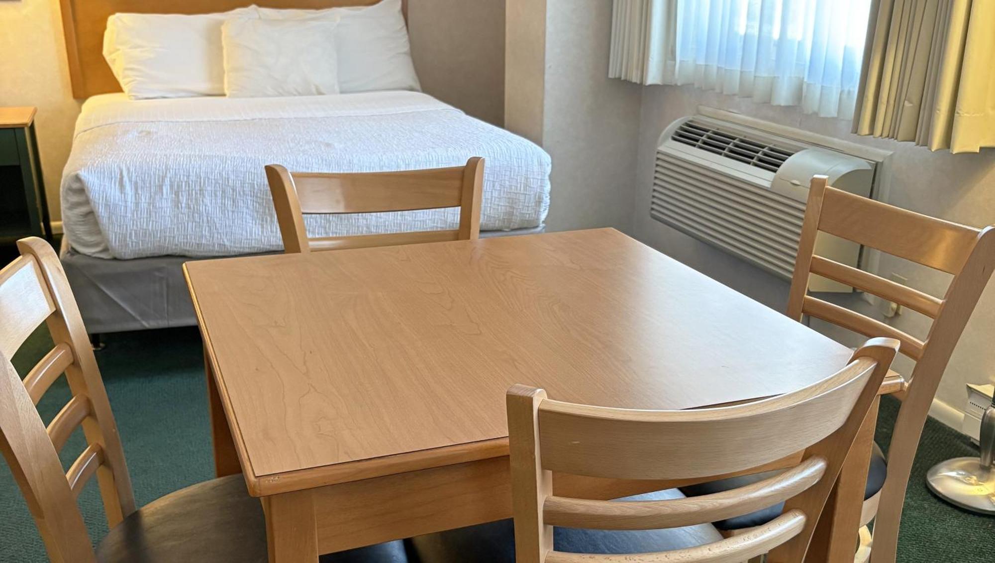 Magnuson Grand Pioneer Inn And Suites Escanaba Exteriör bild