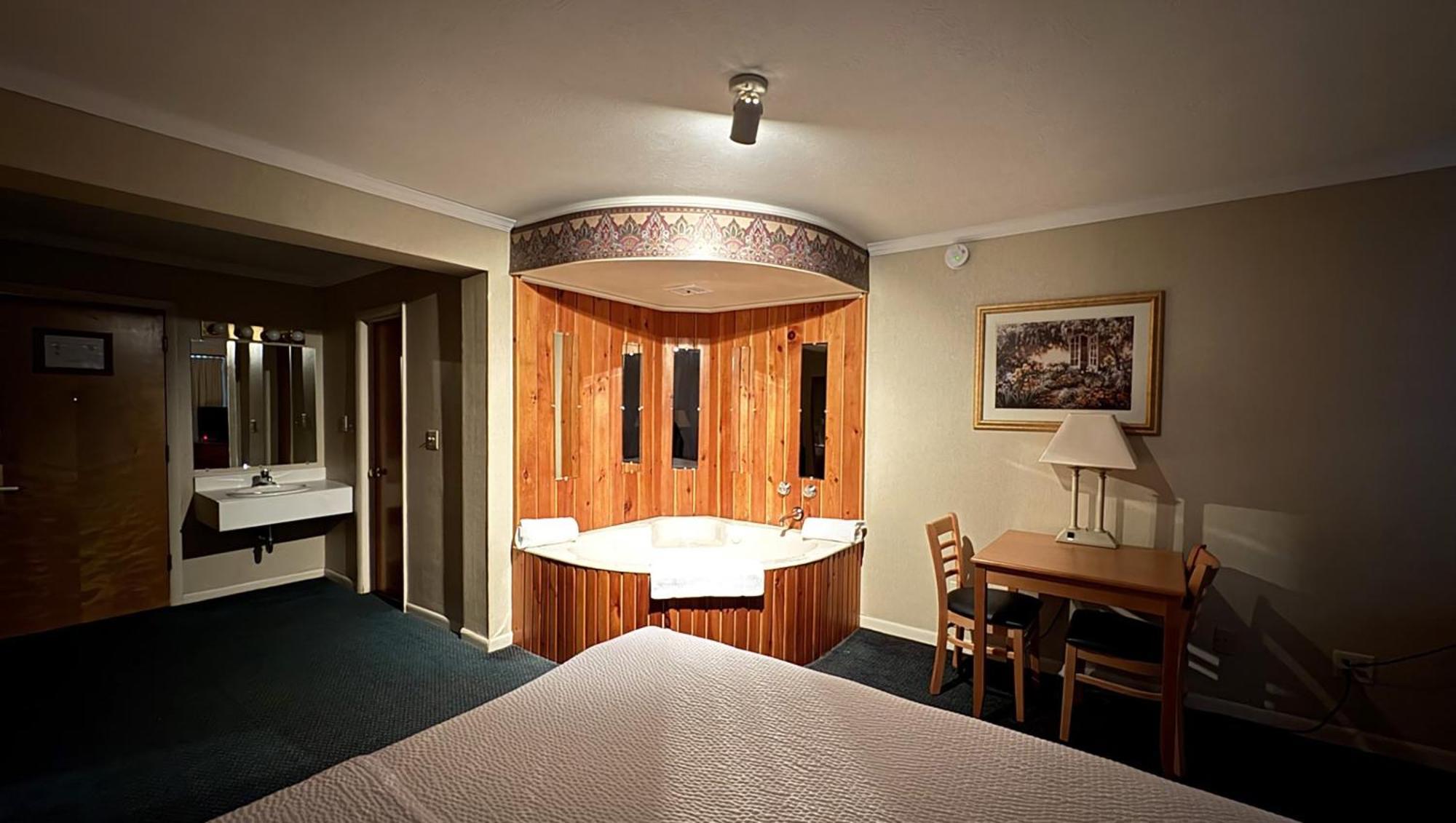 Magnuson Grand Pioneer Inn And Suites Escanaba Exteriör bild