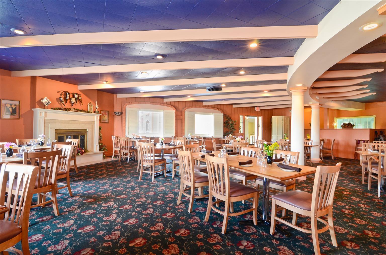 Magnuson Grand Pioneer Inn And Suites Escanaba Restaurang bild