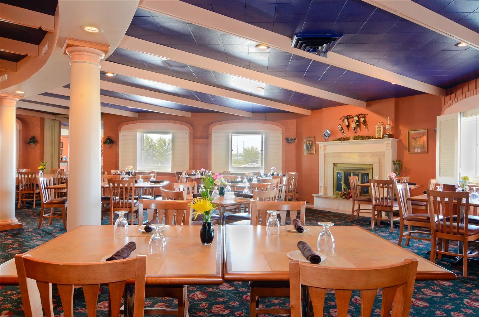 Magnuson Grand Pioneer Inn And Suites Escanaba Restaurang bild