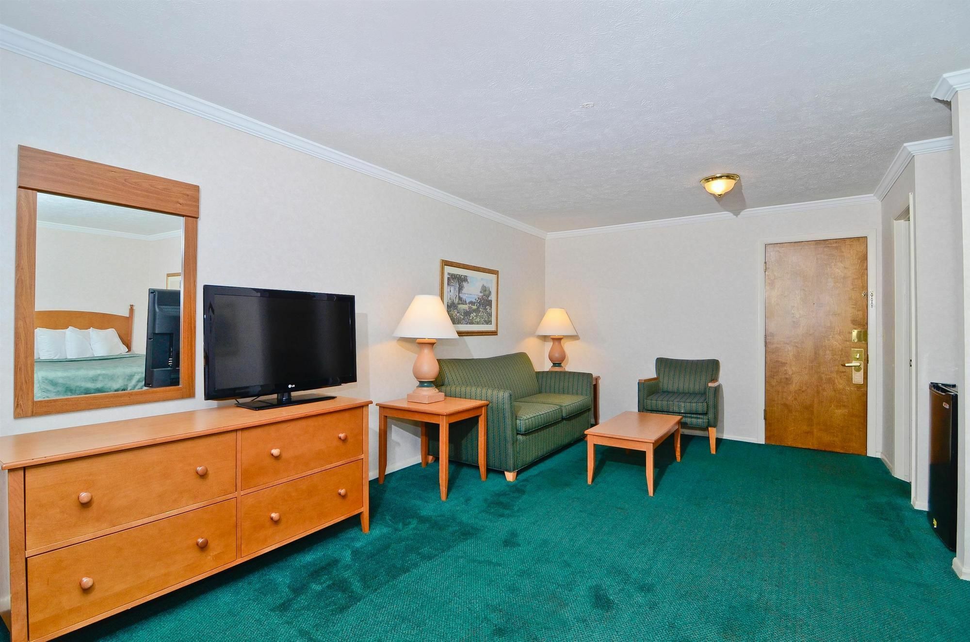 Magnuson Grand Pioneer Inn And Suites Escanaba Exteriör bild